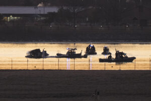 Photo of search and rescue efforts in the Potomac River.